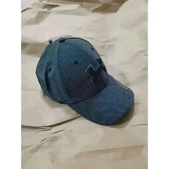 Men's Under Armour Heathered Blitzing Hat Fitted Black Size‎ M/L 1305037 New - Picture 2 of 3